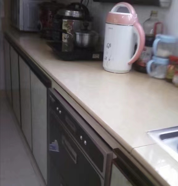 復式套房，室內整潔干凈，家具齊全，拎包入住